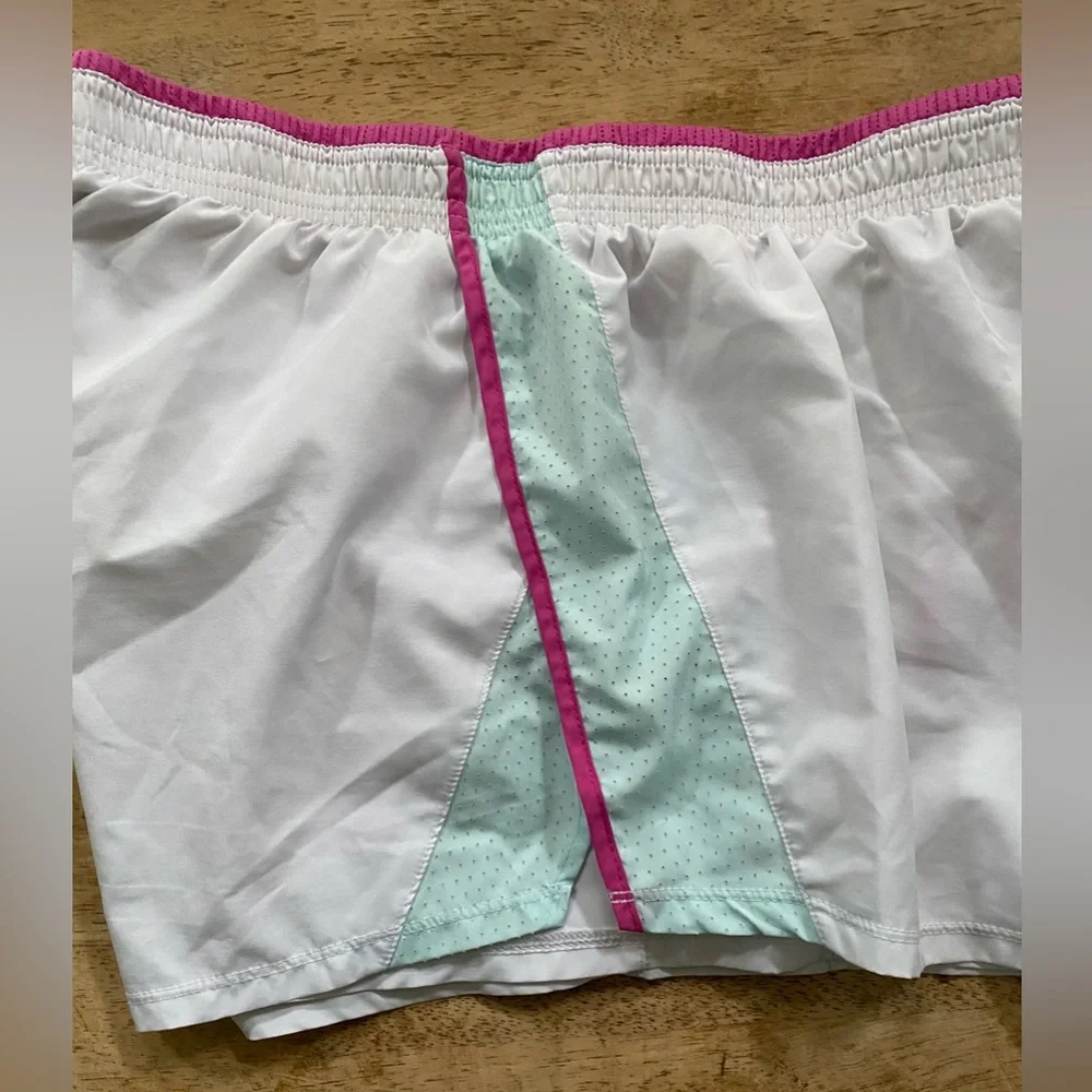 Nike Dri Fit Women’s Sz XXL White 10K Running‎ Shorts